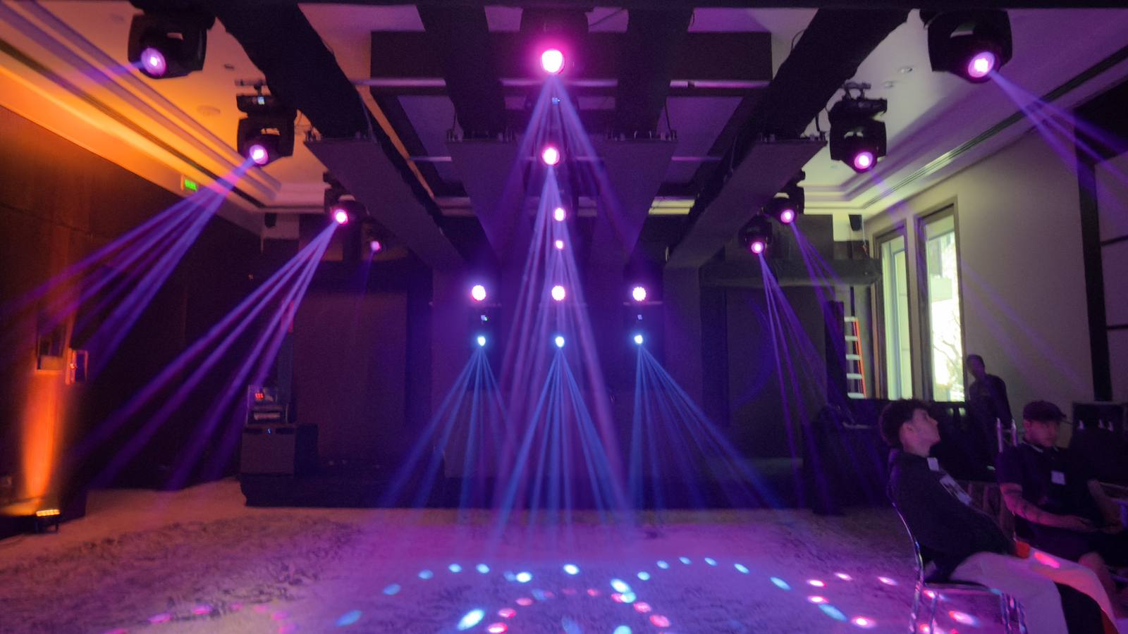 AmbientaciÃ³n completa de salÃ³n para boda