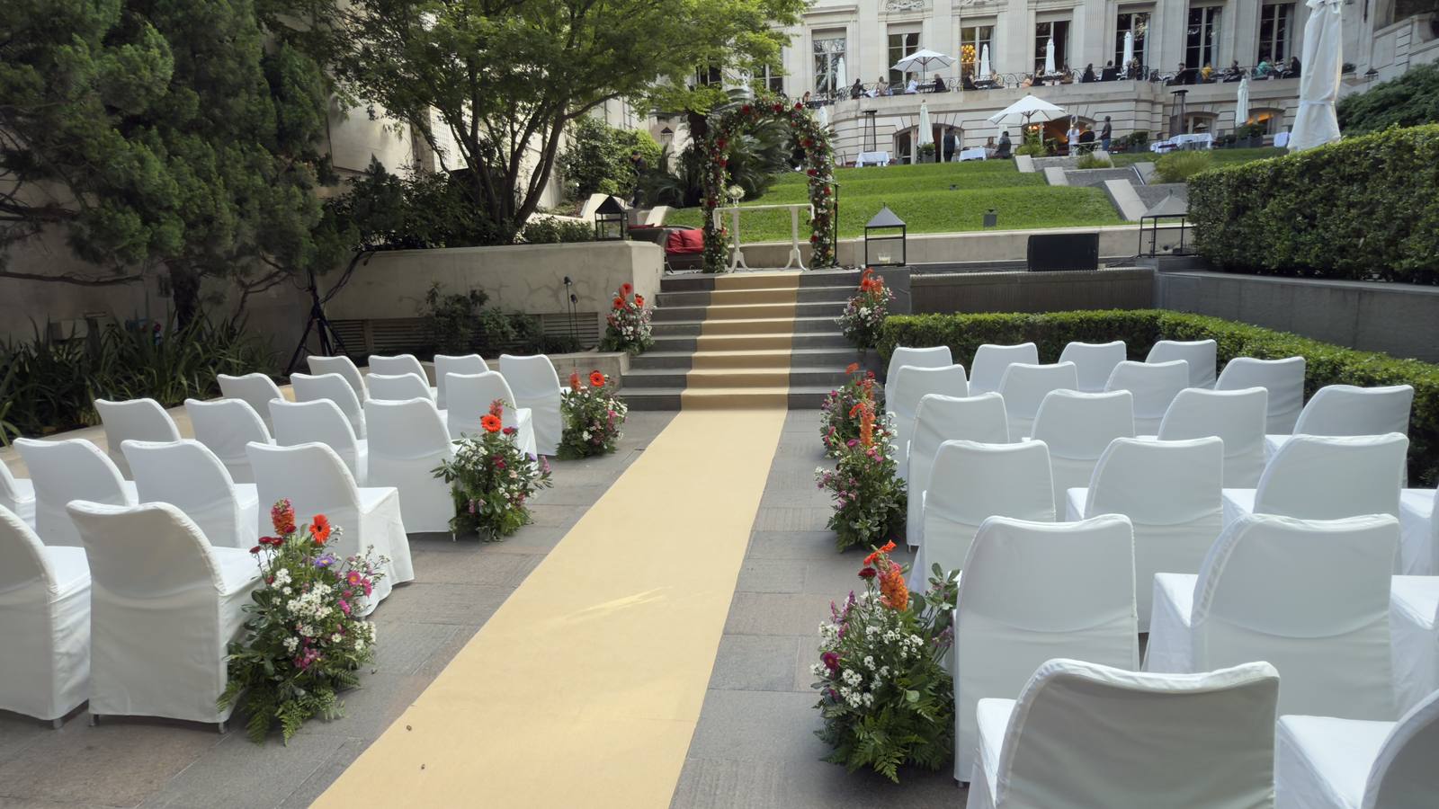 Pista de acero y luces para boda